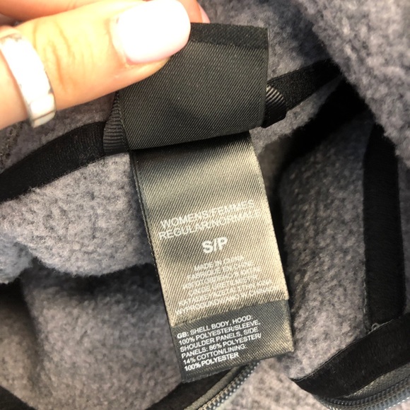 North face jacket!! Super comfy and warm - Picture 3 of 3